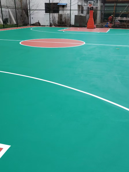宁明 球场长期使用易出现地面开裂